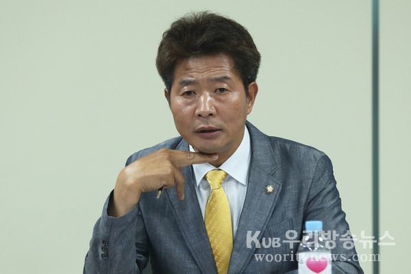 ▲ 발언하는 여영국 원내대변인.