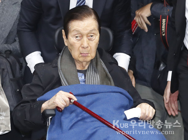 ▲ 선고 공판 출석하는 신격호 전 회장