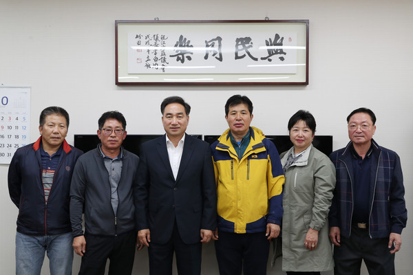 ▲ 강북구의회 이백균 의장 강북패션봉제협회와 관내 의류봉제업 발전 방향 모색