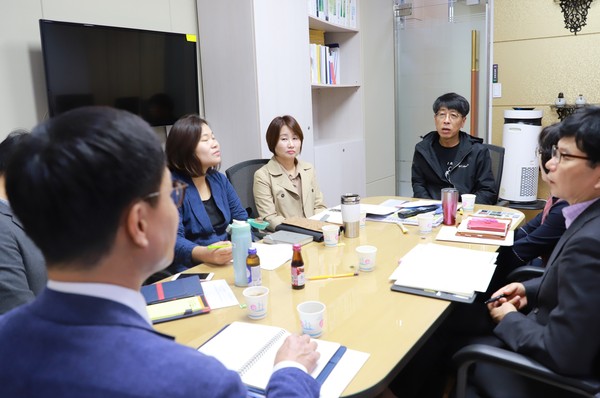 ▲ 평택 사회적 경제 연구회의 간담회 진행 모습.