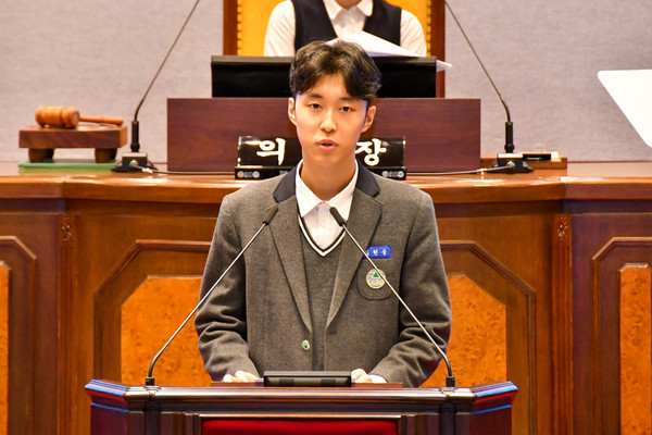 ▲ 청소년 모의의회 장면.