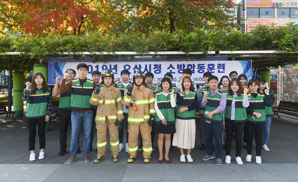 ▲ 오산시청자위소방대 소방훈련 기념 촬영.