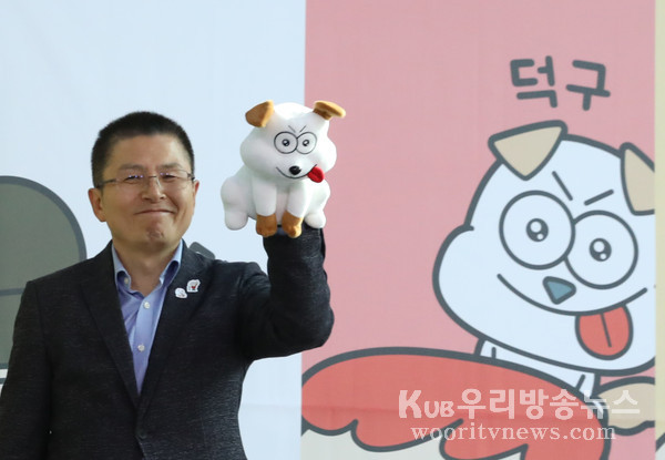 ▲ ‘오른소리가족 제작발표 및 전시회’에서 덕구로 출연한 황교안 대표.
