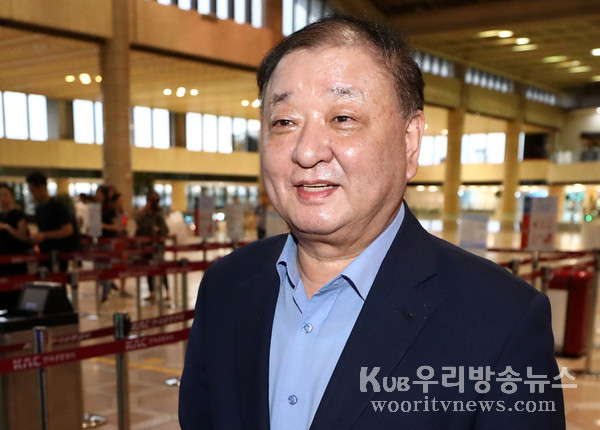 ▲ 취재진의 질문에 답하는 강창일 한일의원연맹 회장.