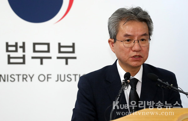 ▲ 브리핑하는 김남준 법무·검찰개혁위원회 위원장.