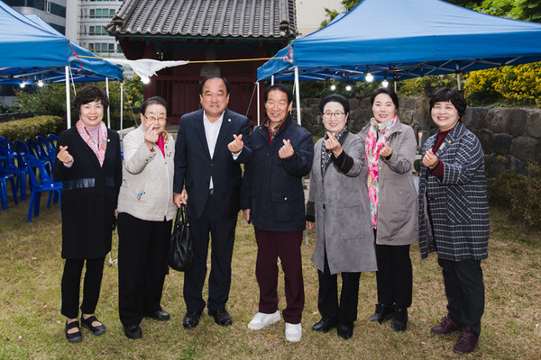 ▲ 광장동 성황제에 참석한 광진구의회 고양석 의장 및 의원들.