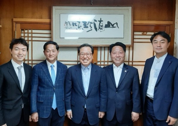 ▲ 3기 신도시 5개 지자체 4차 협의회 기념 촬영