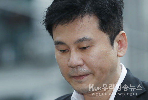 ▲ 굳은 표정의 양현석 전 대표. /뉴시스