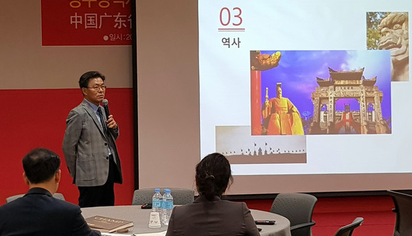 ▲ 특강을 진행하는 함기수 글로벌디렉션 대표.