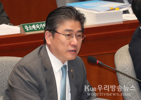 ▲ 답변하는 정승일 차관.