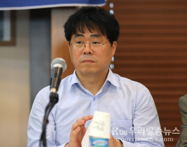 ▲ '경제정의와 재벌개혁 토론회'에 참석한 김경율 회계사.