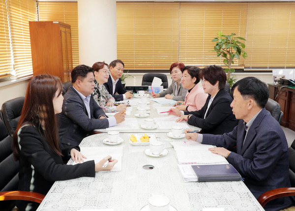 ▲ 조례연구회 활동 장면.