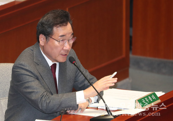 ▲ 의원 질의에 답하는 이낙연 총리.