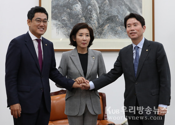 ▲ 악수하는 여야 3당 원내대표.