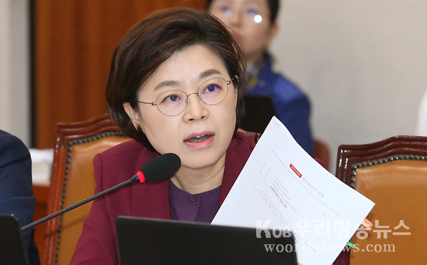 ▲ 발언하는 김정재 한국당 원내대변인.