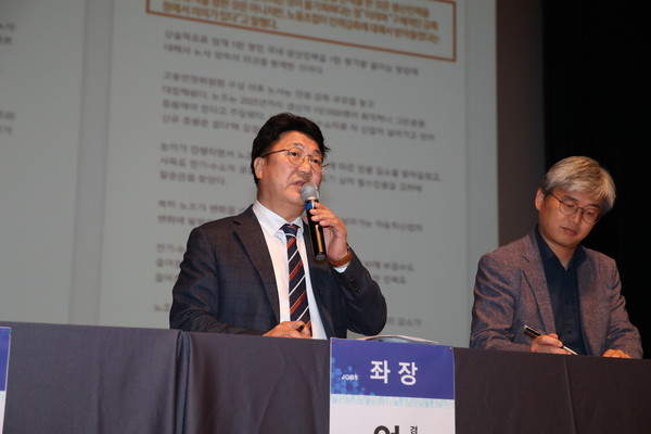 ▲ 좋은 일자리 포럼에 참석한 엄태준 이천시장.