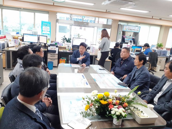 ▲ 이천시 설성면 현답시장실