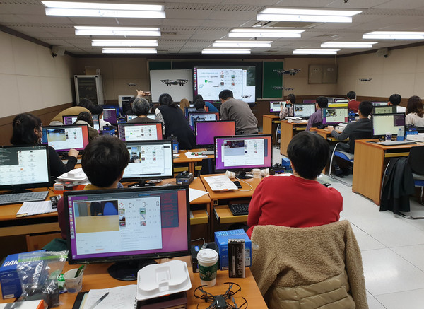▲ ‘도시가 대학이다 Univercity’ 드론을 활용한 인공지능 활용 교육.