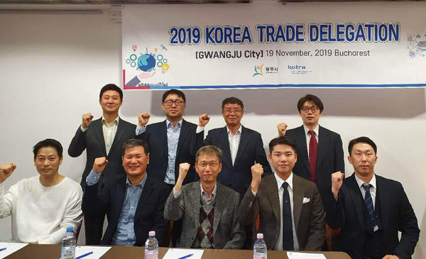 ▲ 루마니아와 러시아에서 수출상담회를 가진 광주시 해외시장개척단 기념촬영.