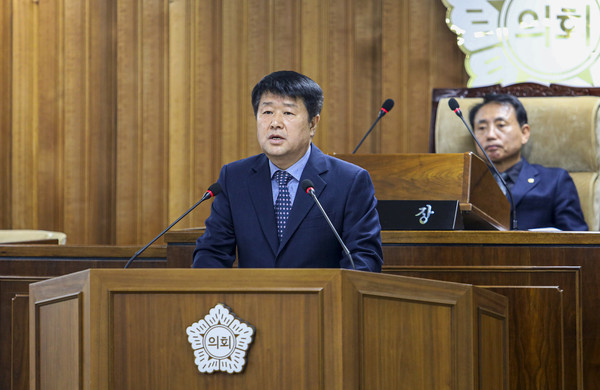 ▲ 계양구의회 제2차 정례회에서 구정연설하는 박형우 계양구청장.