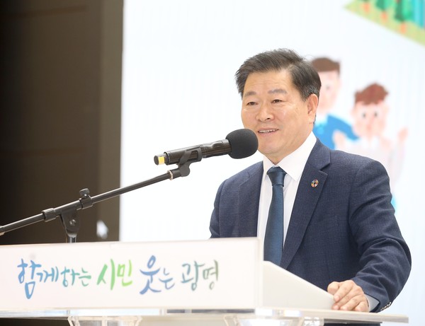 ▲ 주민자치회 발대식에서 발언하는 박승원 광명시장.