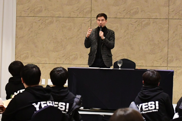 ▲ 학생기획위원회 활동 공유회에서 인사말을 하고 있는 서철모 화성시장.