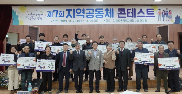 ▲ 우수상 수상 기념촬영하는 갈산공원을 사랑하는 사람들.