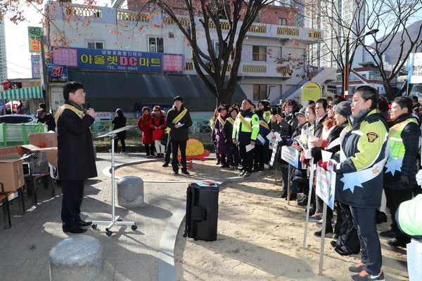 ▲ ‘안전도시 군포 조성’을 다짐하는 한대희 군포시장과 참여자들.