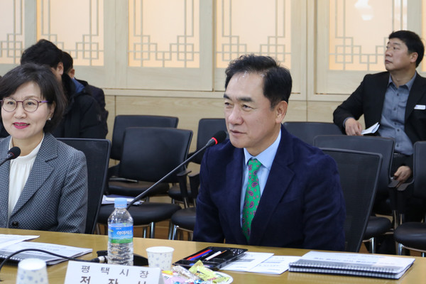 ▲ 보고회에서 발언하는 정장선 평택시장.