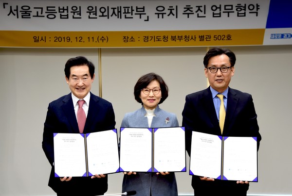 ▲ 경기도 경기북부지방변호사회와 유치 협약을 체결한 안병용 의정부시장(맨왼쪽).