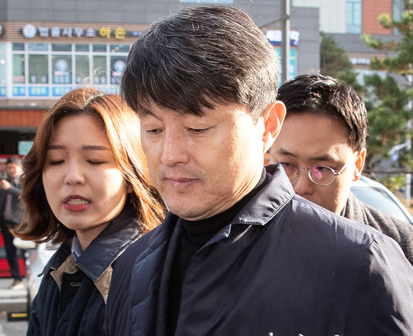 ▲ 피의자심문(영장실질심사)에 출석하고 있는 유재수 전 부산시 경제부시장.