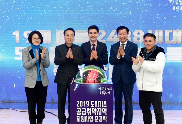 ▲ 준공식 기념촬영하는 서철모 화성시장.
