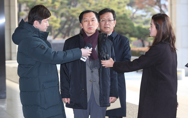 ▲ 답변하는 김기현 전 울산시장.