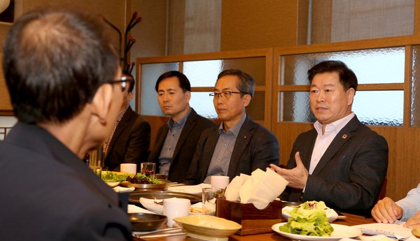 ▲ 기자간담회에서 발언하는 박승원 광명시장.