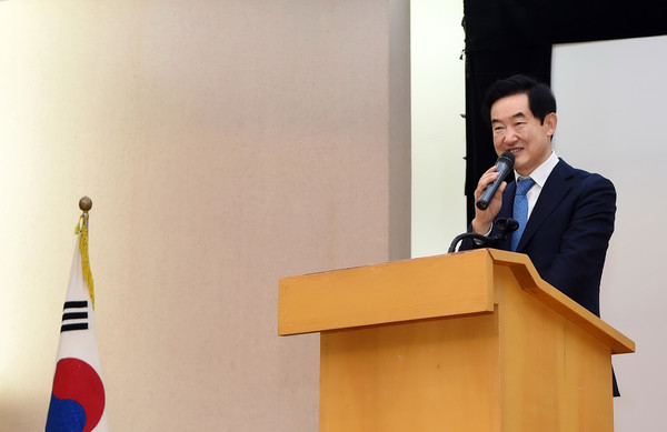 ▲ 연구과제 발표회에서 발언하는 안병용 의정부시장.