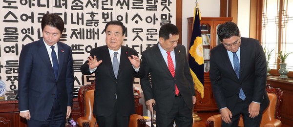 ▲ 3당 원내대표와 회동중인 문희상 국회의장.