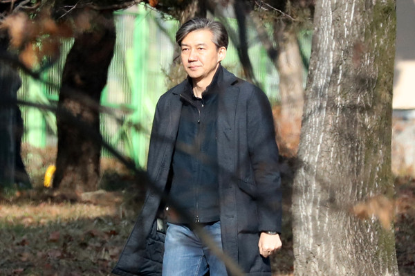 ▲ 정경심 면회 후 구치소 나서는 조국 전 장관.