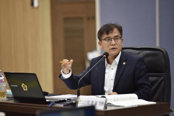 ▲ 이명동 의원이 행정사무감사 우수위원으로 선정됐다.