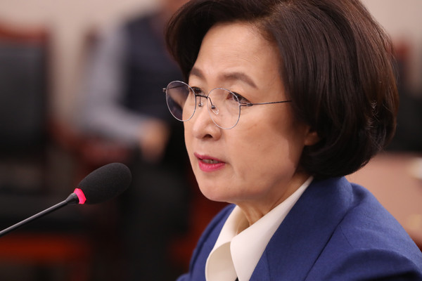 ▲ 의원들 질의에 답하는 추미애 후보.