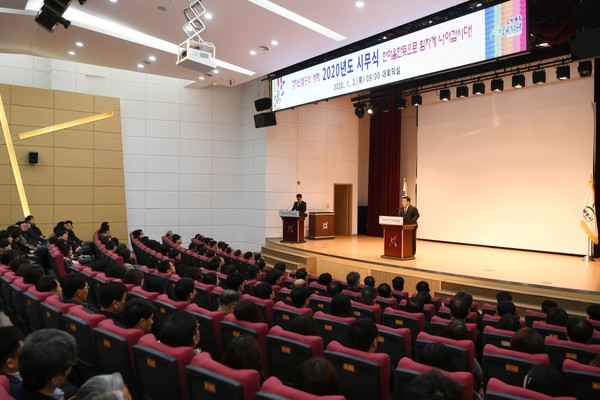 ▲ 시무식에서 신년사하는 신동헌 광주시장.