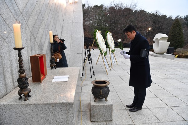 ▲ 하남시‚ 경자년 현충탑 신년참배 가져