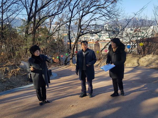 ▲ 강북구의회, 유인애 부의장 오동근린공원 노후시설 정비공사 현장점검