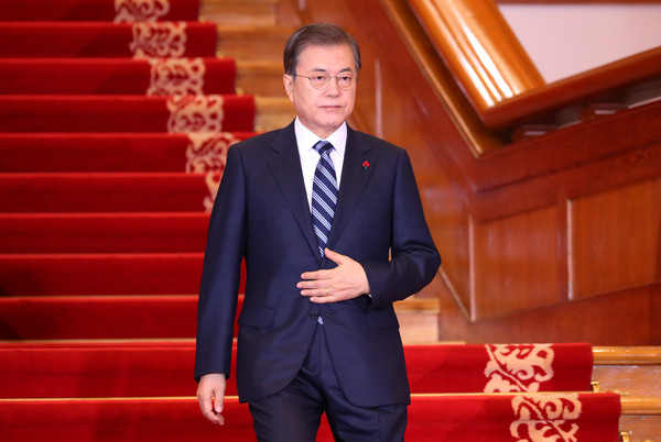 ▲ 신년사 발표 위해 입장하는 문재인 대통령. /뉴시스