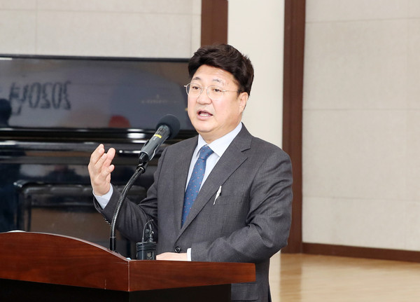▲ 신년 인사하는 엄태준 이천시장.