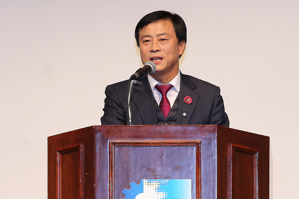 ▲ 미니클러스터 세미나에서 인사말하는 이강호 남동구청장.