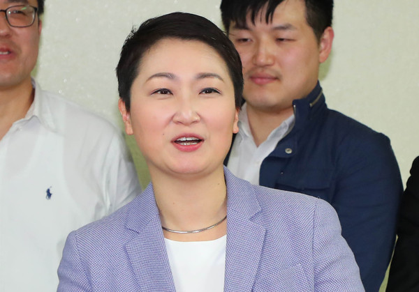 ▲ 입장 밝히는 이언주 창단준비위원장.