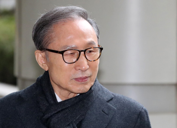 ▲ 항소심 결심 공판 출석하는 이명박 전 대통령.