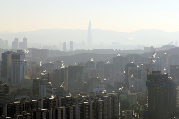 ▲ 도심 속 피어오르는 난방 수증기.