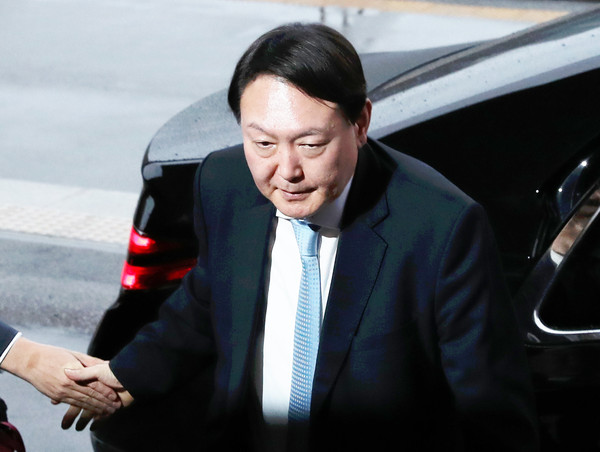 ▲ 법무부 청사로 들어서는 윤석열 검찰총장.