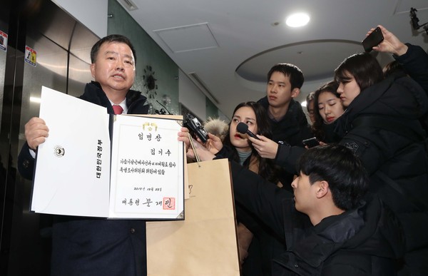 ▲ 사퇴서 제출 앞서 입장 밝히는 김기수 변호사.